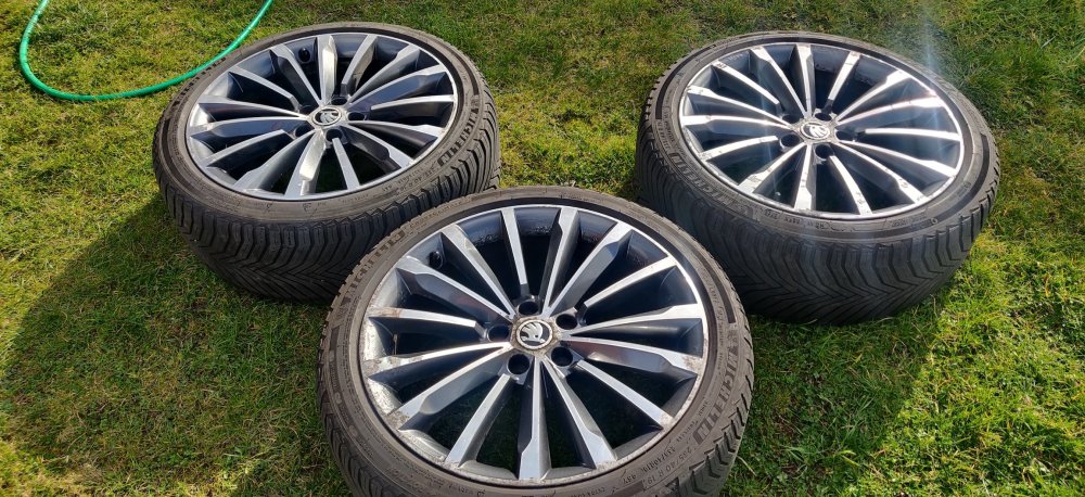 01 Wheels.jpg