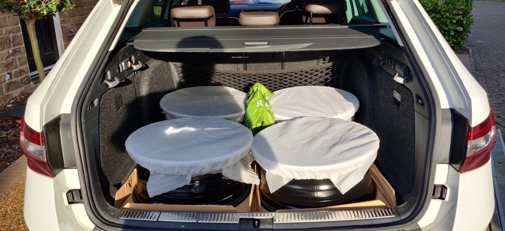 20250308 01 Wheels in boot.jpg