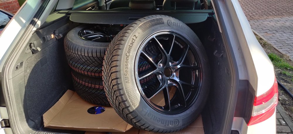 20250308 02 Tyres fitted.jpg