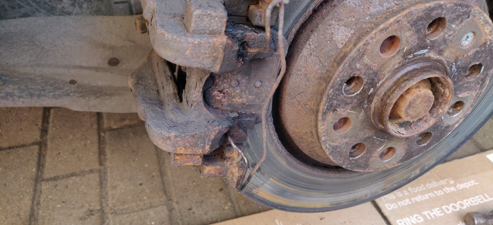20250309 01 Retaining clip attempted removal.jpg