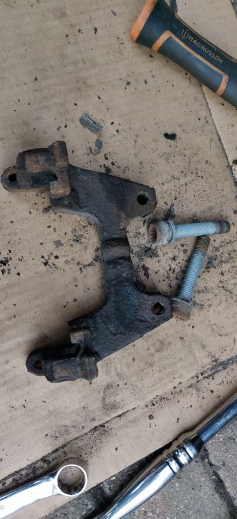 20250425 09 Right pad carrier removed.jpg