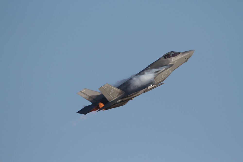 F35 quick climb.jpg