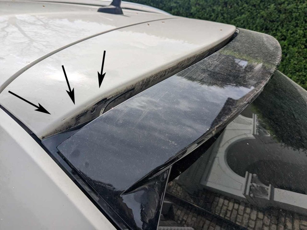 Skoda Superb Estate Mk3 rear window spoiler loose wide.jpg