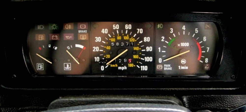 1991-skoda-135-rapid-instrument-panel-detail_scaled.jpg