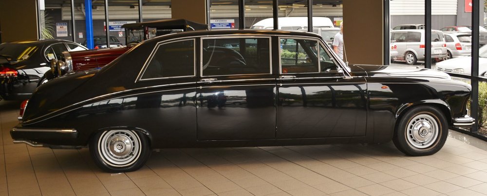 1988_Daimler_DS420_Limousine_(14083828351).jpg