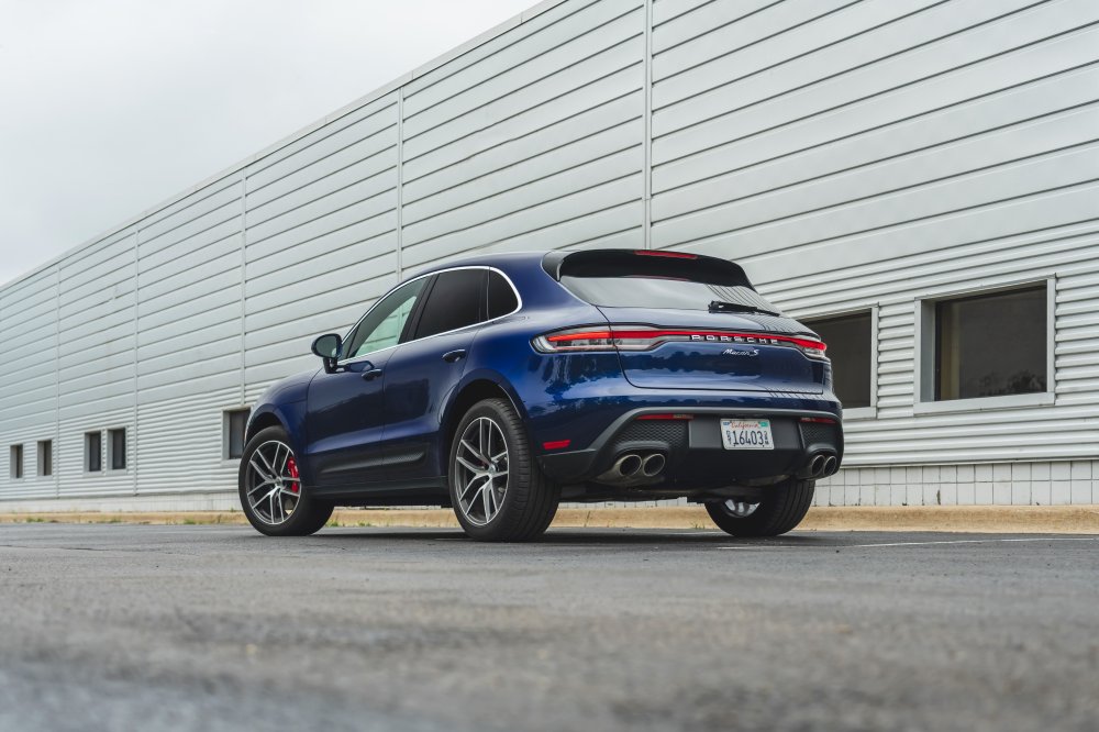 2022-porsche-macan-s-107-1659698867.jpg