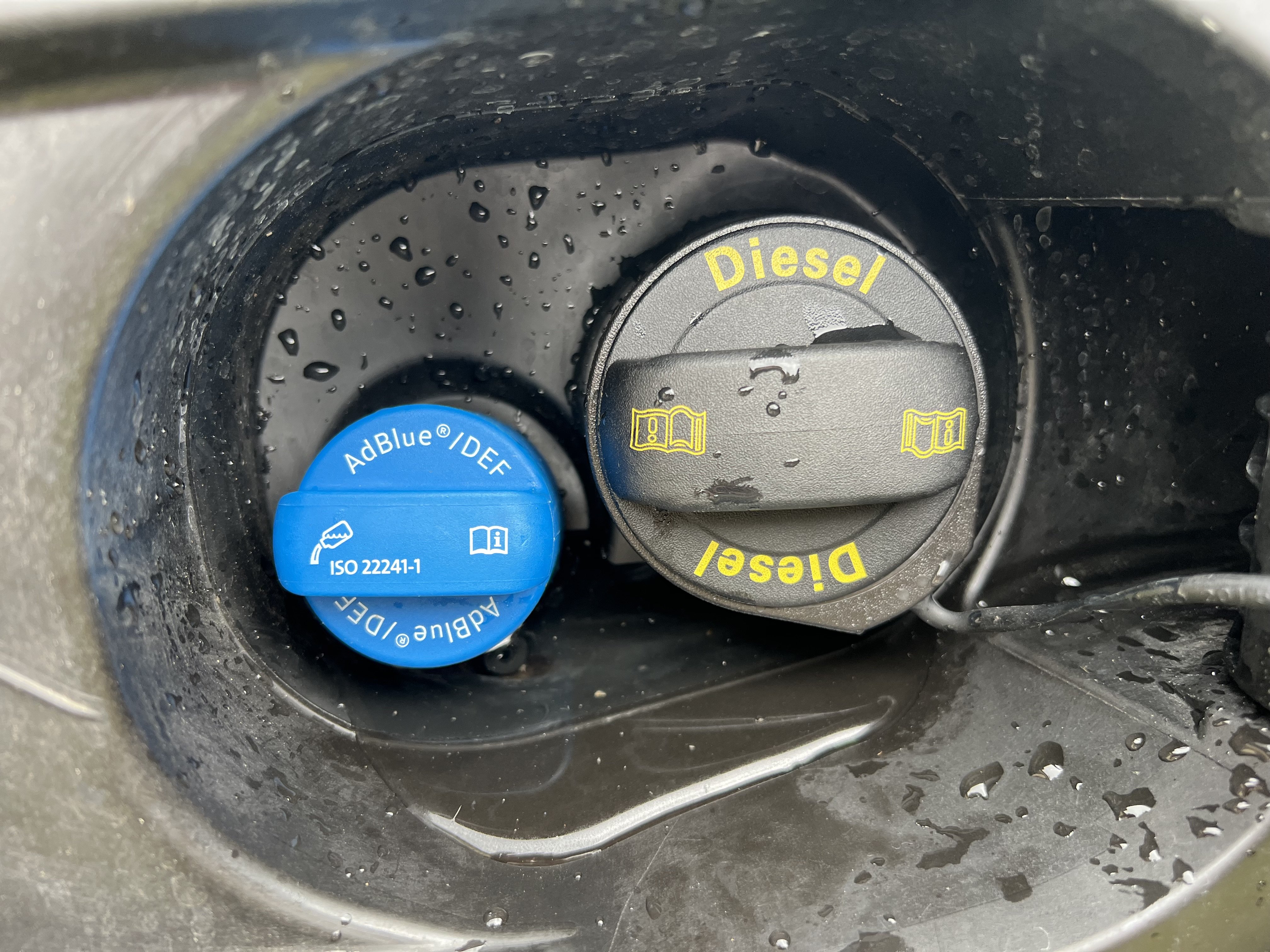 Fuel trap drain problem