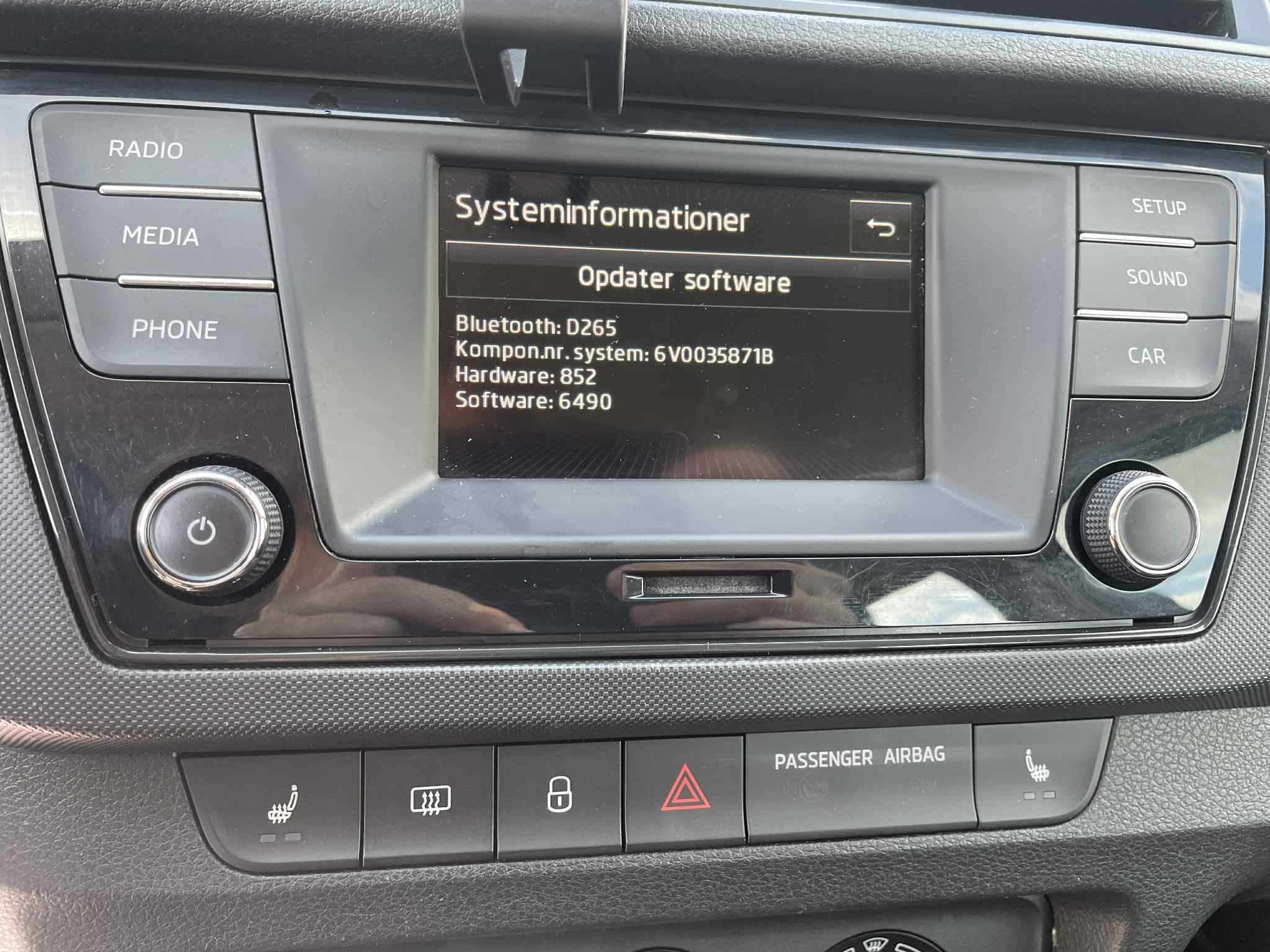 Is it possible to upgrade the infotainment screen?