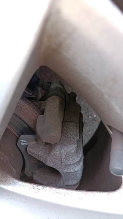 nearside rear disc 2.jpg
