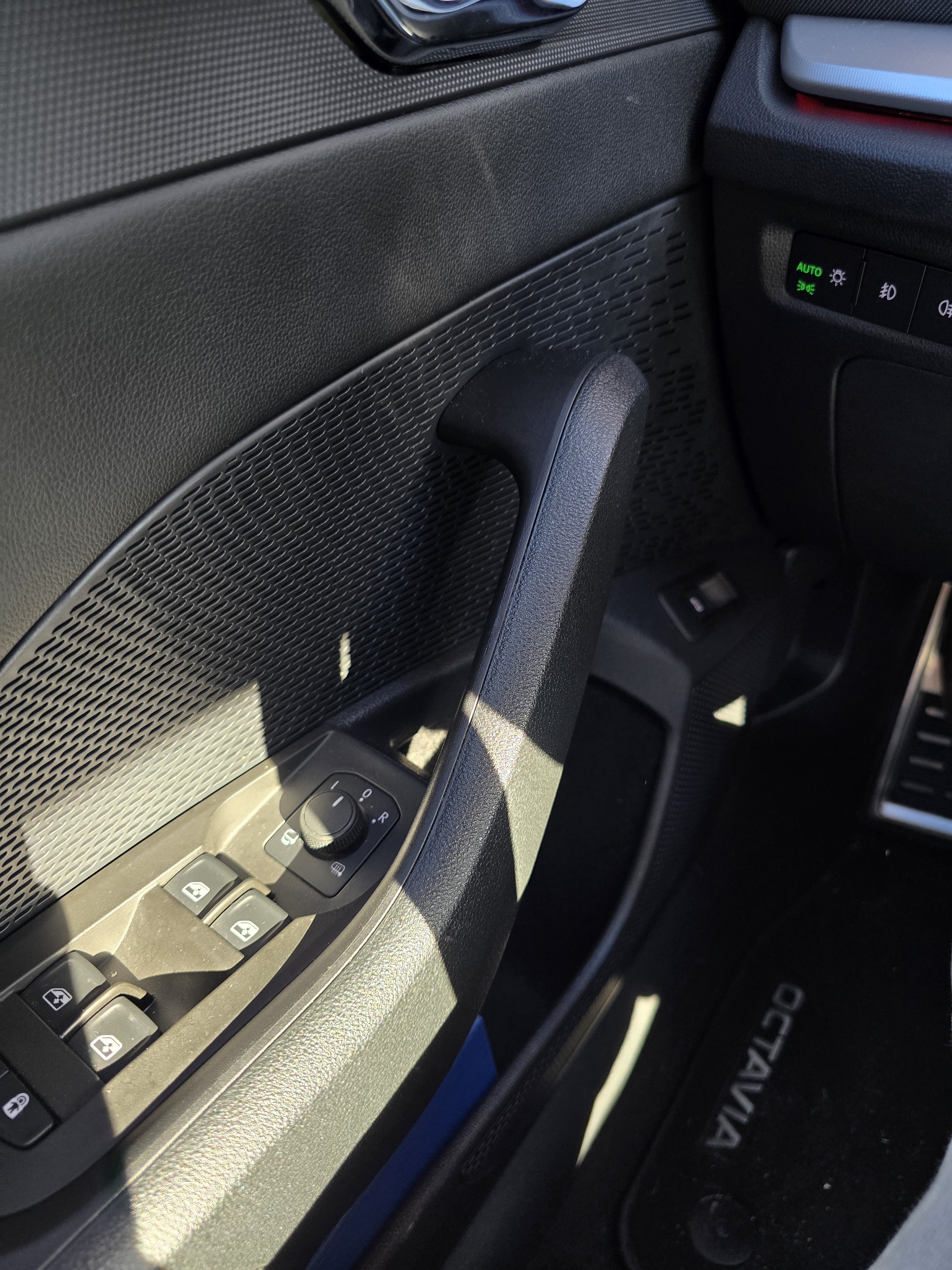 Squeaky internal door handle