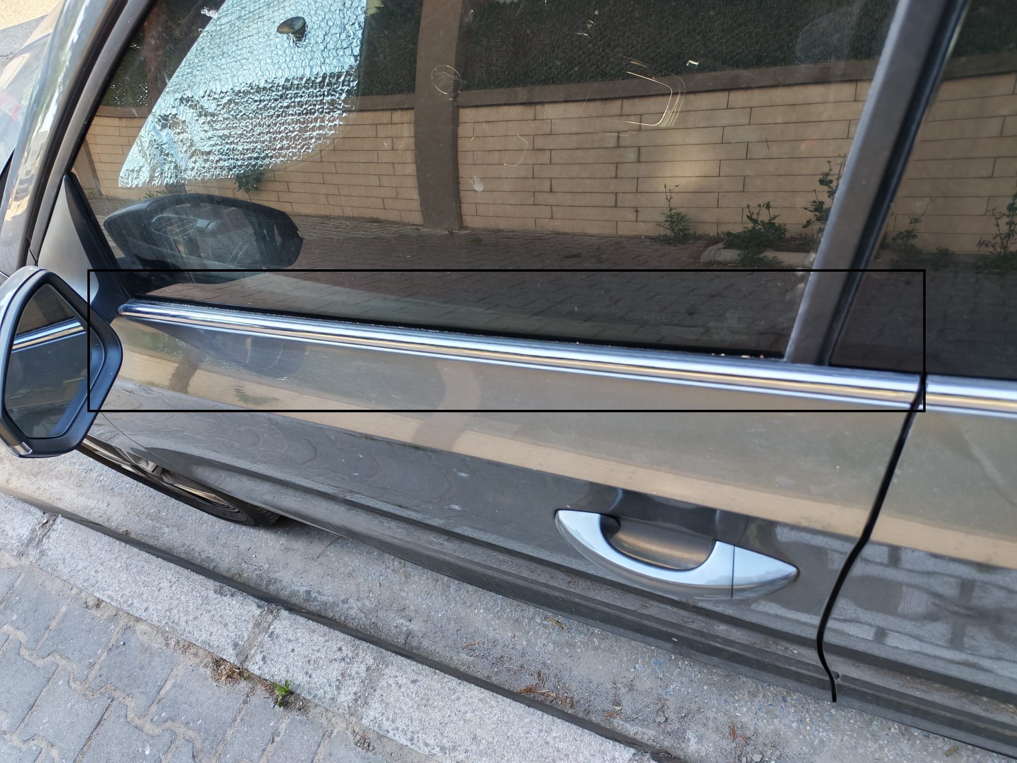 Driver outer window channel strip remove / install
