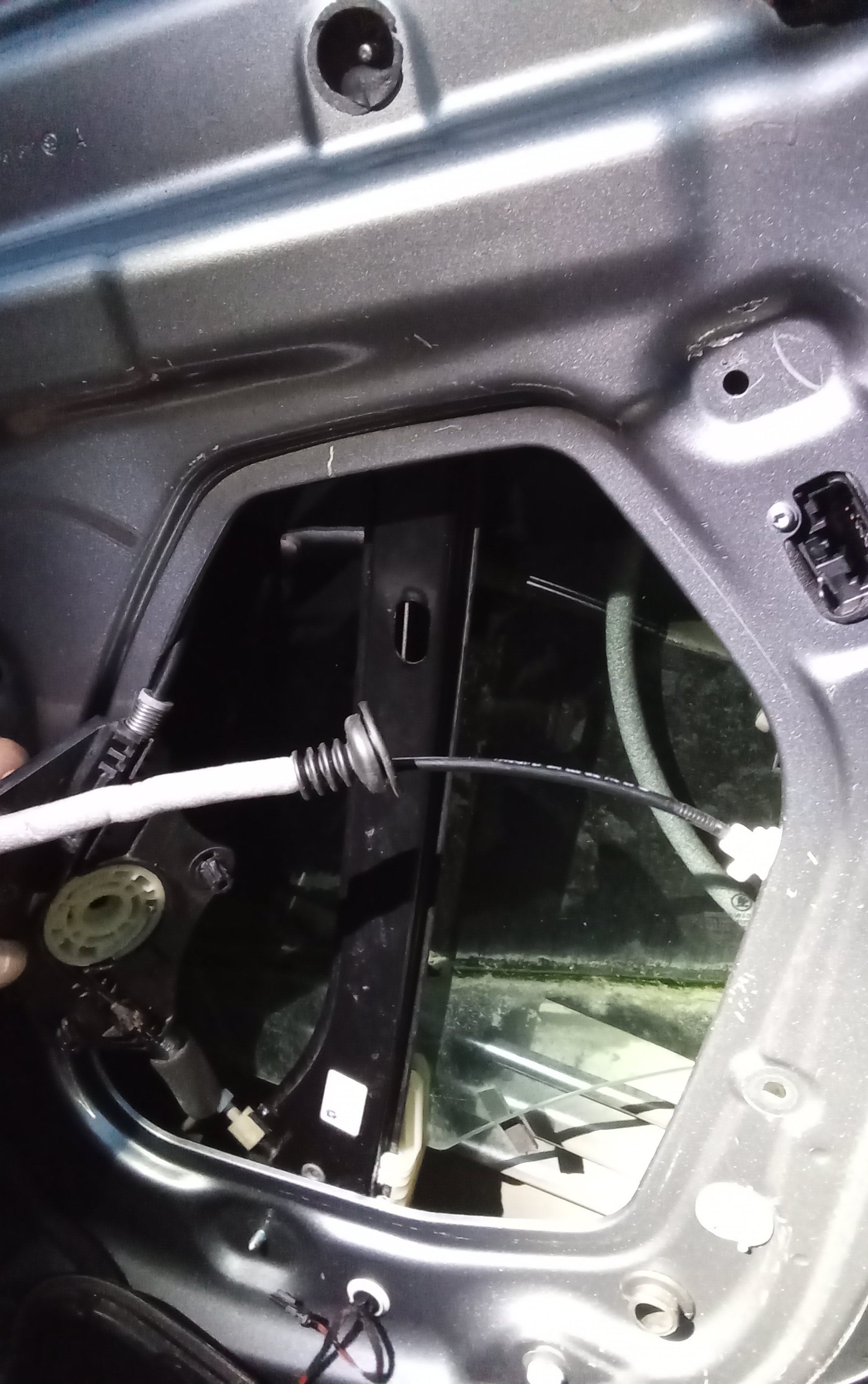 How to raise stuck electric window