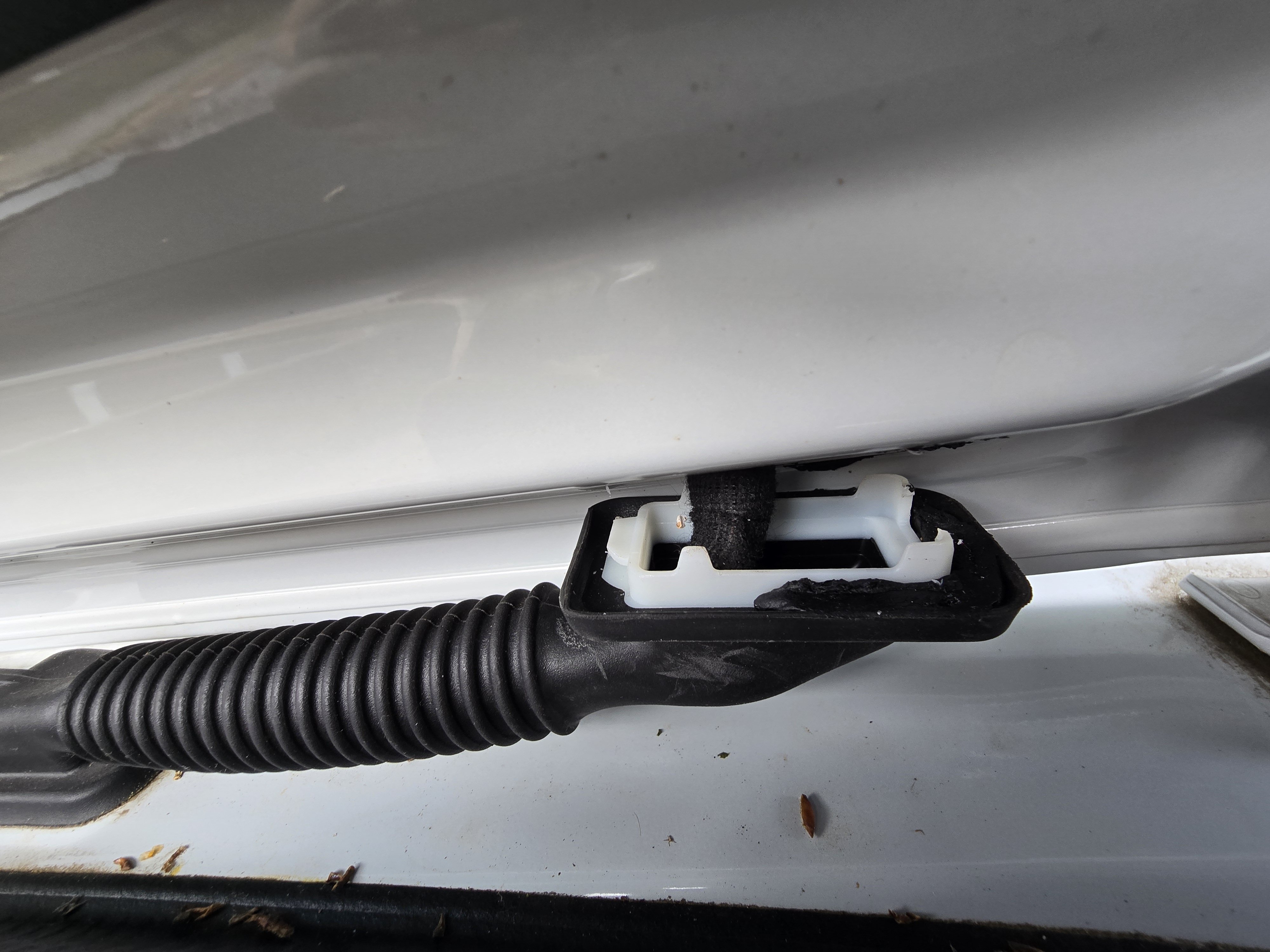 Replace the Liftgate Grommet on my estate octavia Mk4 instruction and advice.