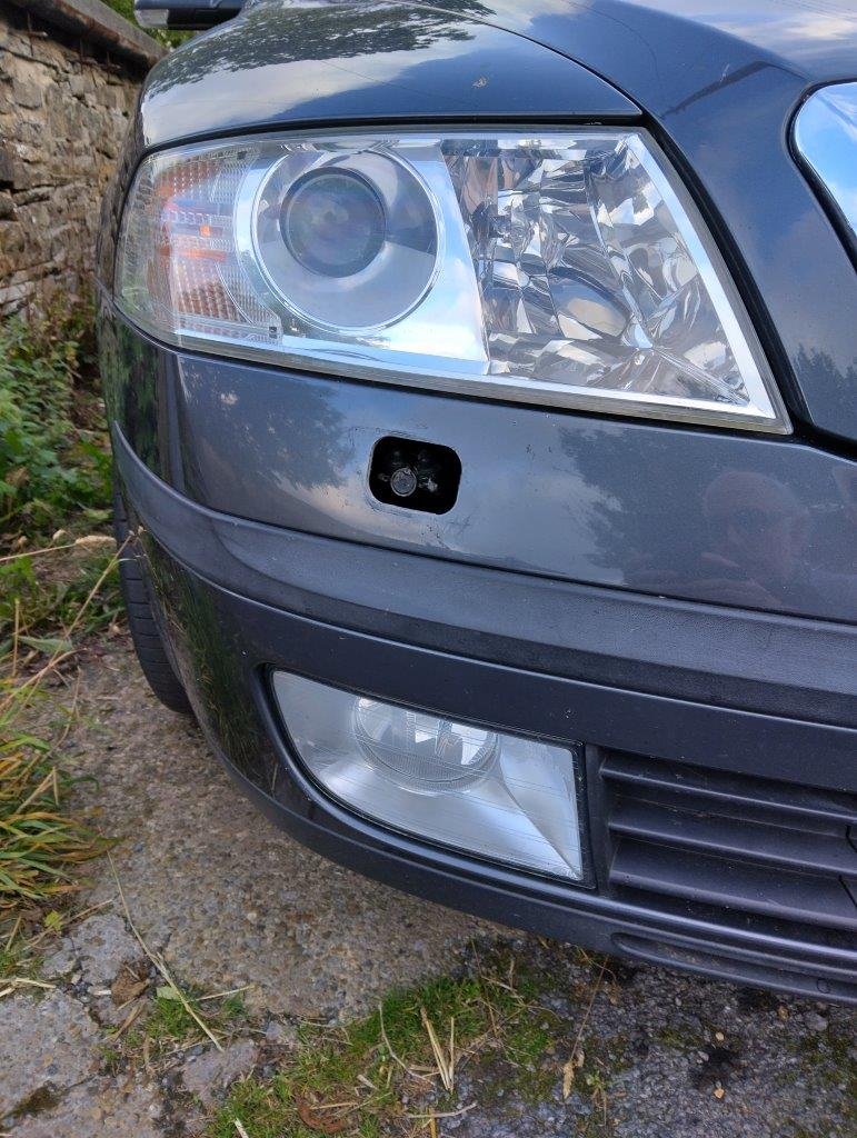 Fog light comes on with headlamps + missing bumper cover