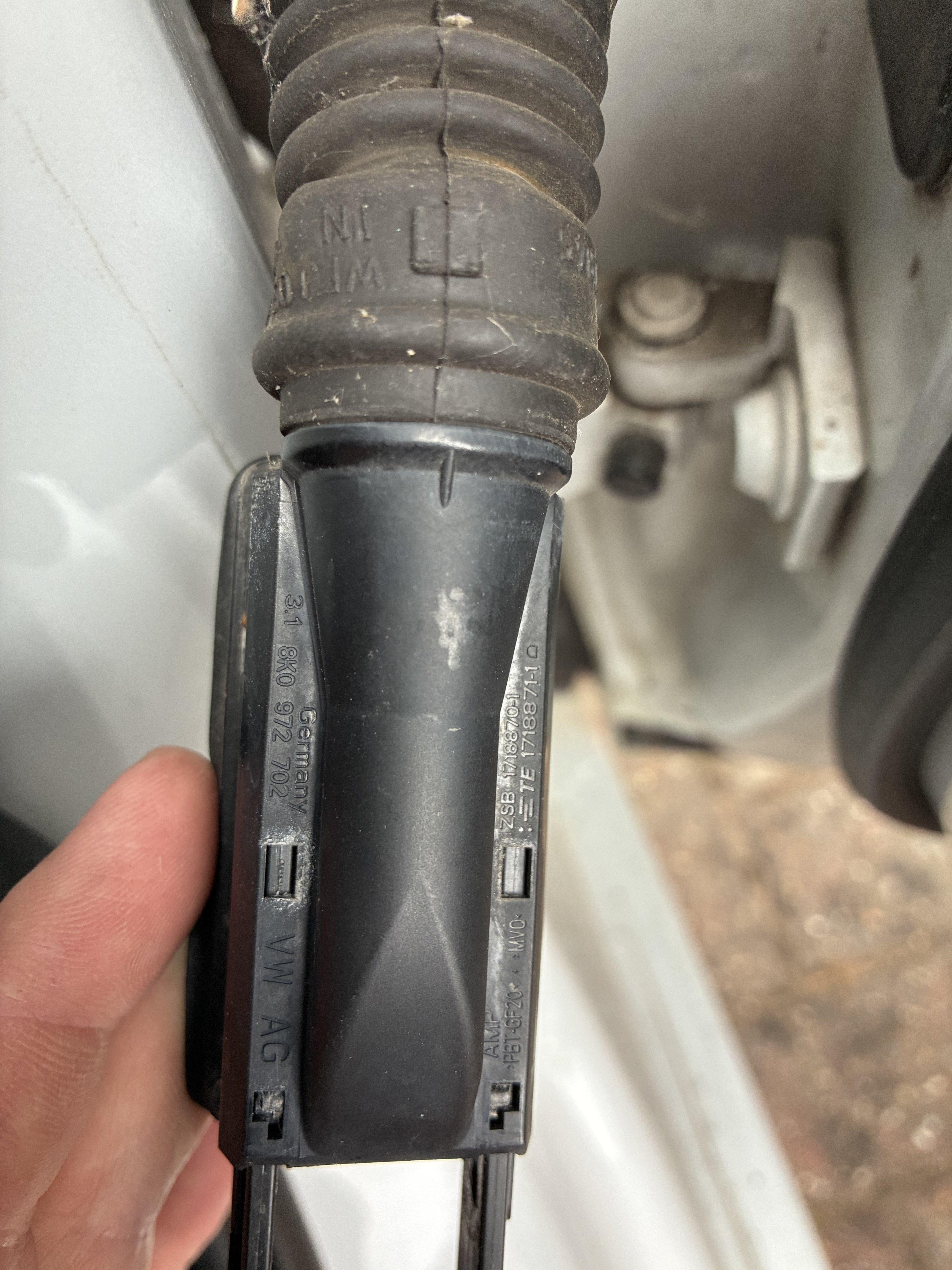 Door loom T27a plug pinning on car side