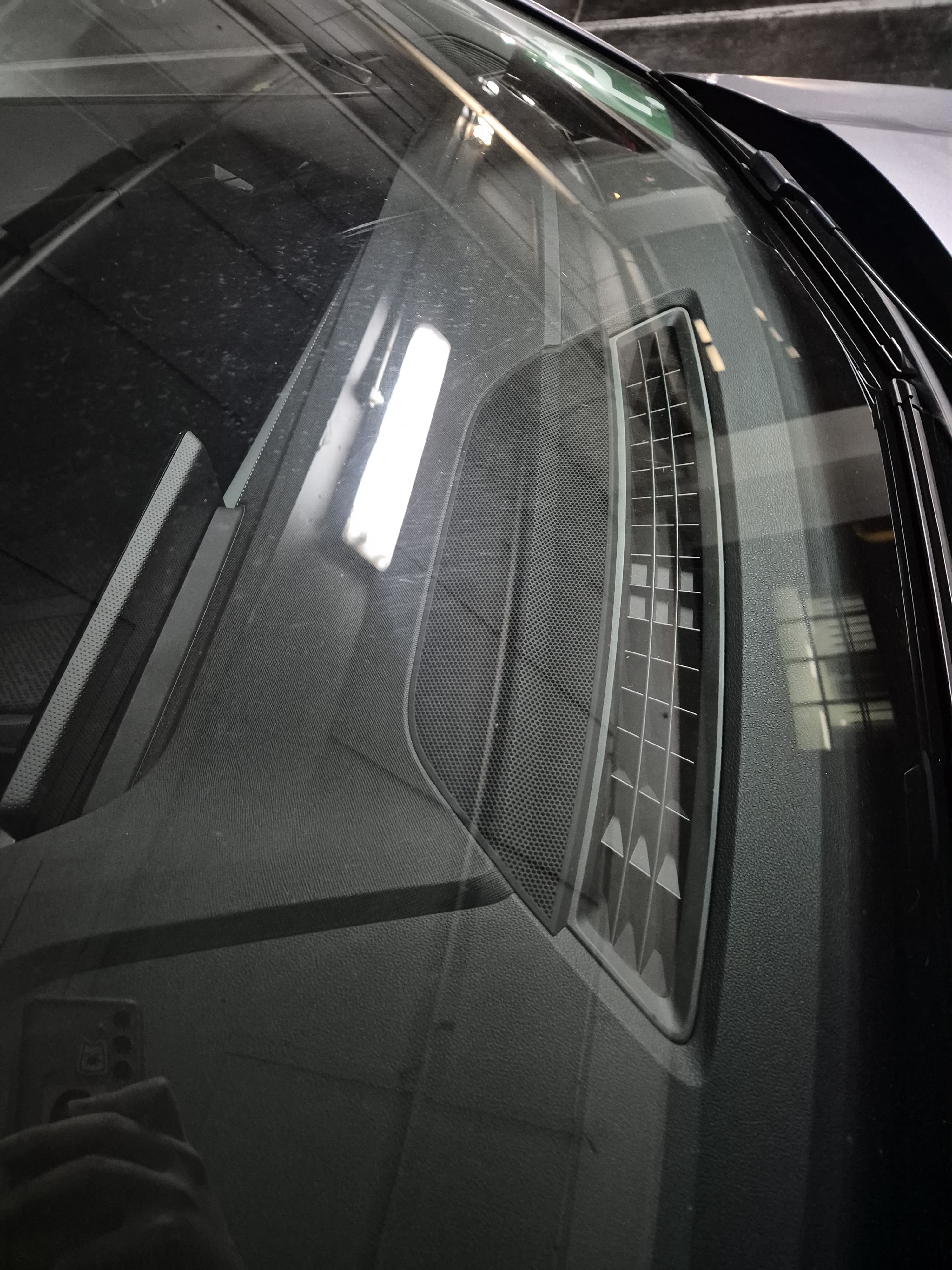 Dashboard rattle from 2023 Octavia centre vent/speaker?