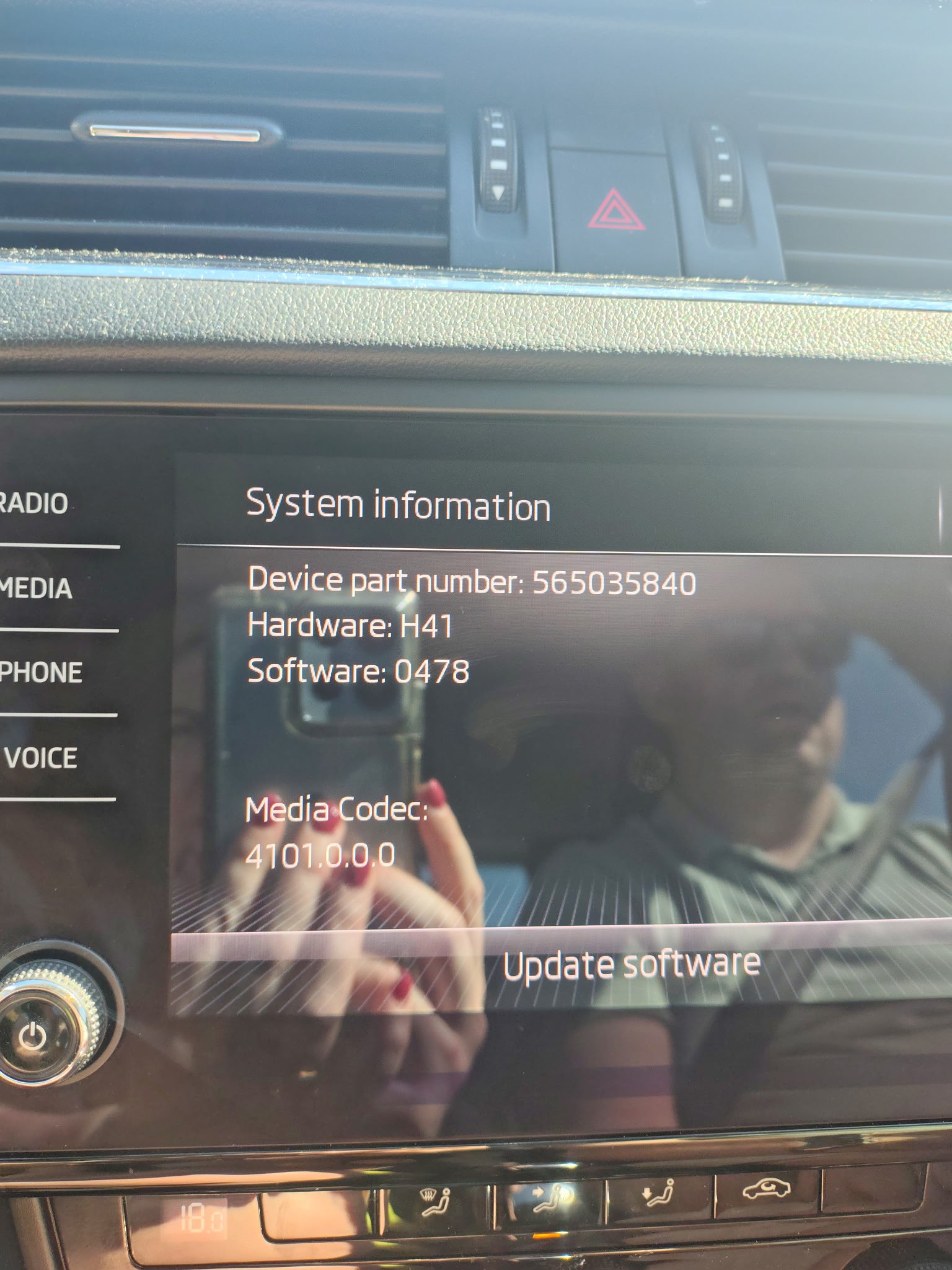 Ghosting issue on infotainment system - MY 20.5 Skoda Octavia 2020