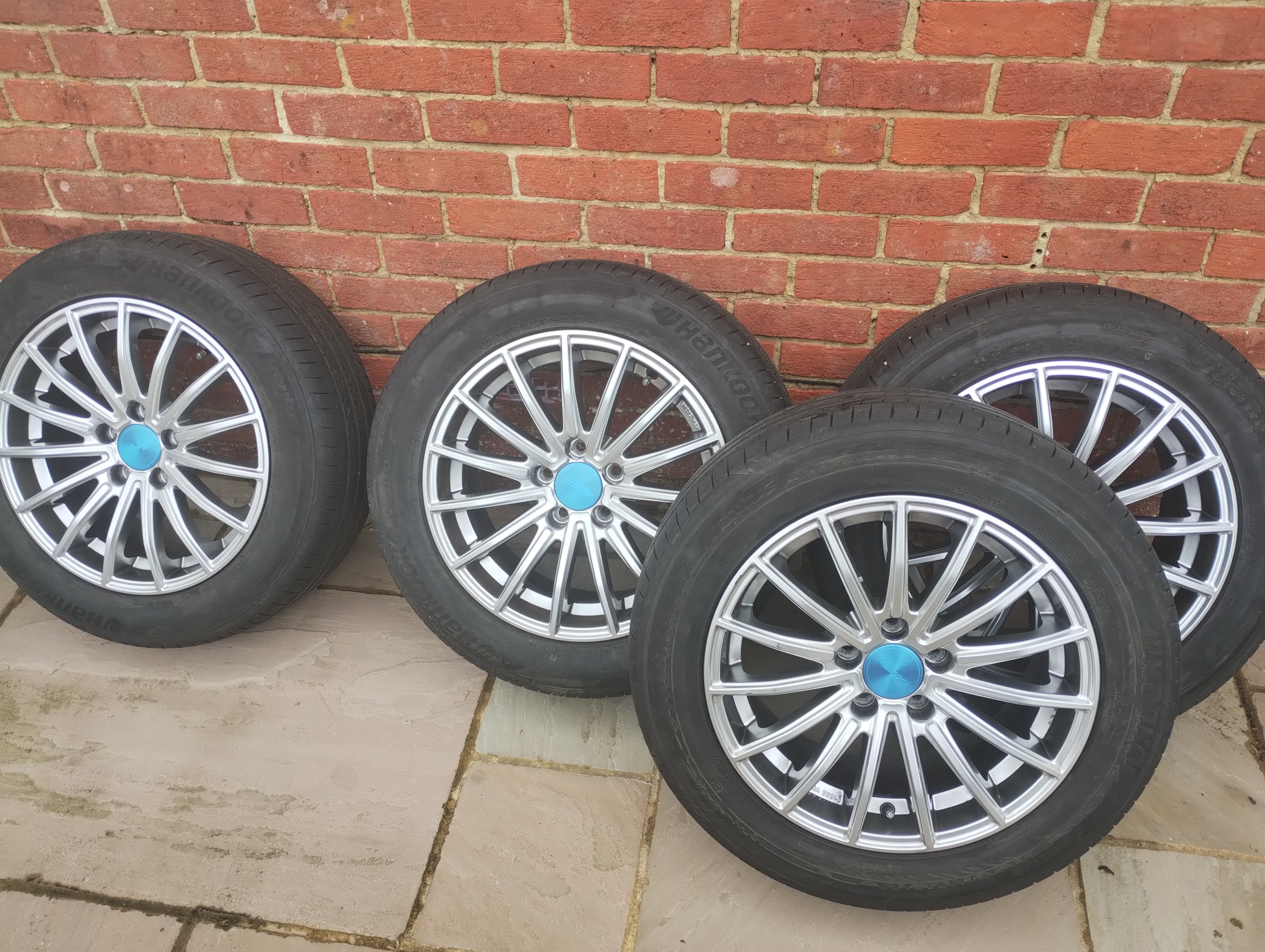 Excellent alloys with near new tyres to fit Karoq and others