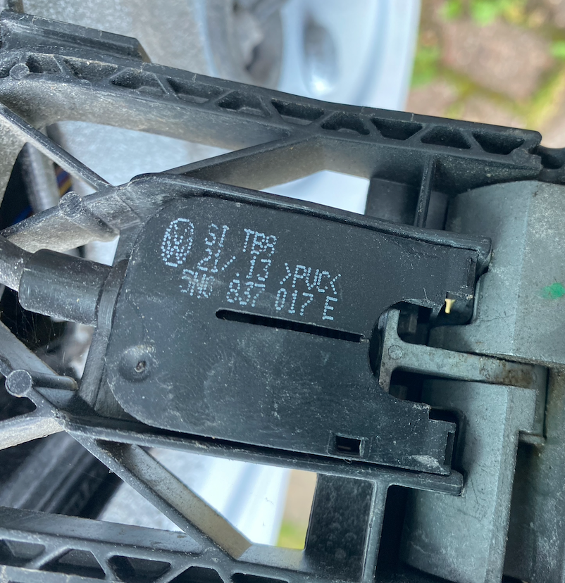 Regarding Skoda Fabia mk2 - Front Left Door Handle Backing  plate / Door Handle Mounting Bar