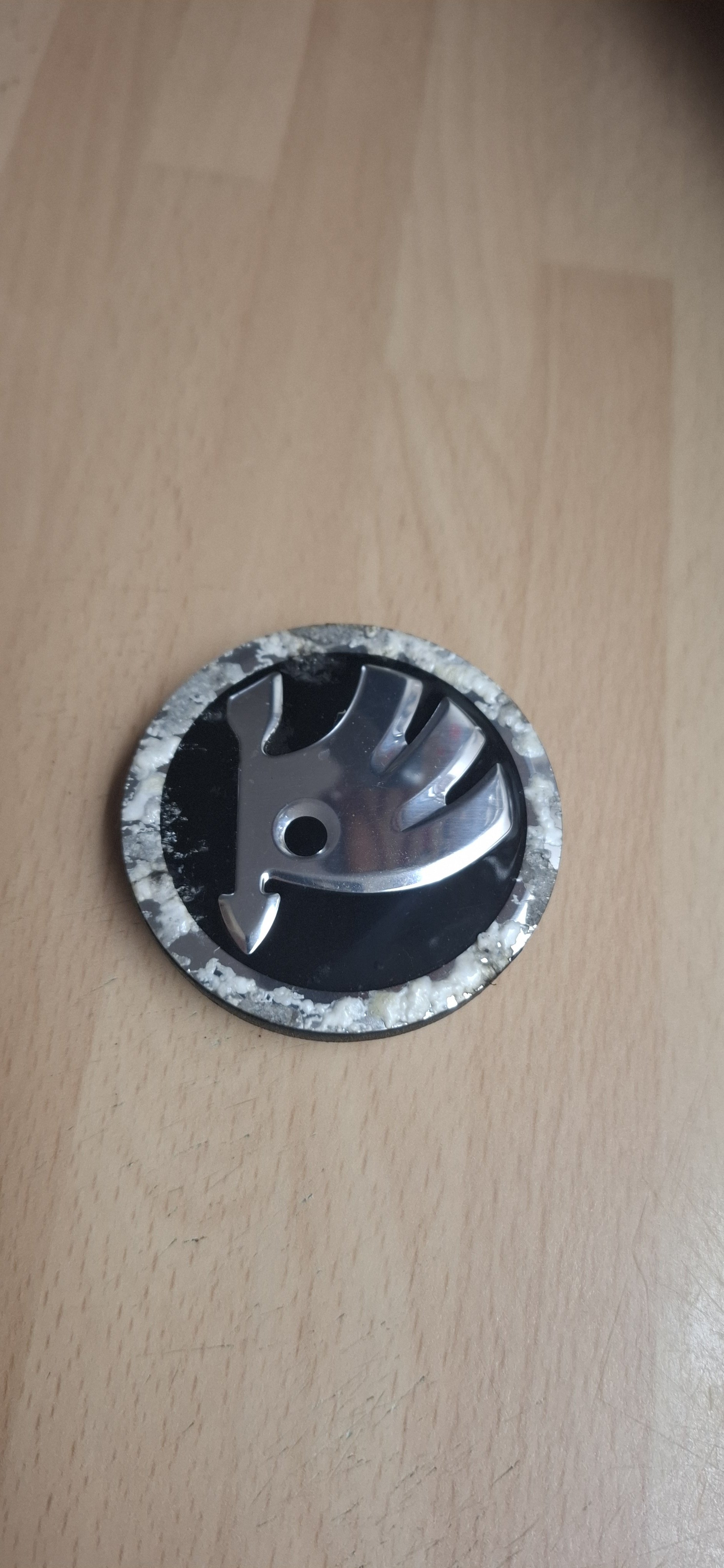Wheel centre caps.