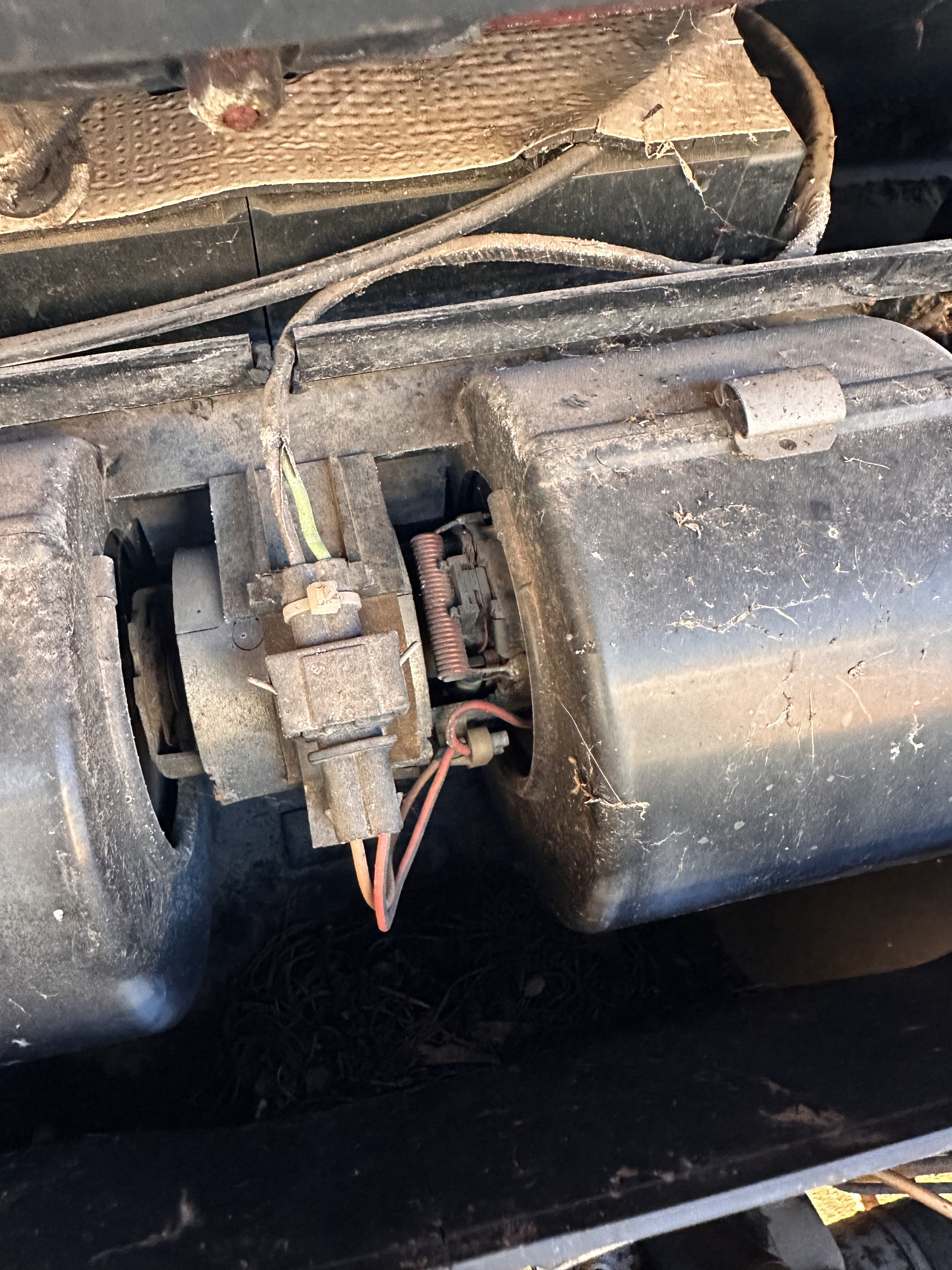 Felicia's have blower motor relays?